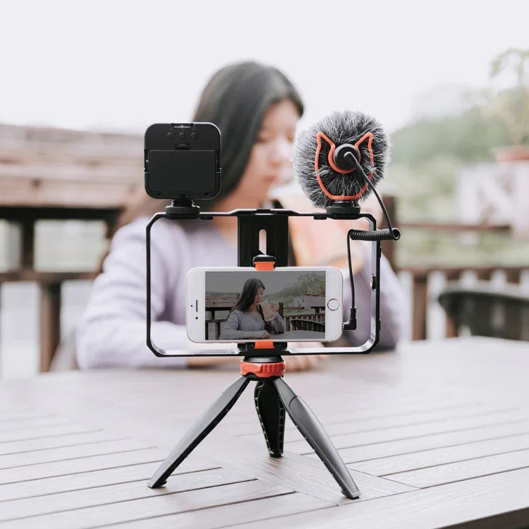 Kit de Suporte com Microfone e Tripé YELANGU PC204 YLG1801D para Vlogging, Transmissão em Direto, Luz LED Selfie, Suporte Estabilizador para Smartphone