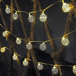 Cordão de Luz LED Exterior Bola Pequena Oca de Ferro para Jardim Decoração Festiva com Controlo Remoto, Caixa de Bateria Impermeável 40 LEDs, Caixa de Bateria Impermeável 50 LEDs