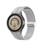 Pulseira de relógio em silicone com fivela prateada dobrável, Para Samsung Galaxy Watch5 40&44mm / Pro 45mm