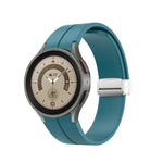 Pulseira de relógio em silicone com fivela prateada dobrável, Para Samsung Galaxy Watch5 40&44mm / Pro 45mm