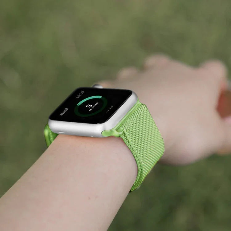 Pulseira Milanesa Magnética em Aço Inoxidável para Apple Watch Series, 5 & 4 40mm / 3 & 2 & 1 38mm, 5 & 4 44mm / 3 & 2 & 1 42mm
