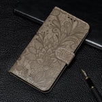 Capa de telemóvel em pele com flip e relevo de flor de renda, para iPhone 17e / 16e, para iPhone 17 Pro Max, para iPhone 17 Pro, para iPhone 17, para iPhone Air, para iPhone 16 Pro Max, para iPhone 16 Pro, para iPhone 16 Plus