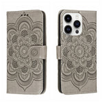 Capa de telemóvel em pele com relevo Mandala do Sol, para iPhone 16e / 17e, para iPhone 17 Pro Max, para iPhone 17 Pro, para iPhone 17, para iPhone Air, para iPhone 15 Pro Max