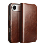 Capa para telemóvel em couro genuíno QIALINO Classic 103 com fivela, para iPhone 17e / 16e, para iPhone 17 Pro Max, para iPhone 17 Pro, para iPhone 17, para iPhone Air, para iPhone 15 Pro Max, para iPhone 15 Plus, para iPhone 15