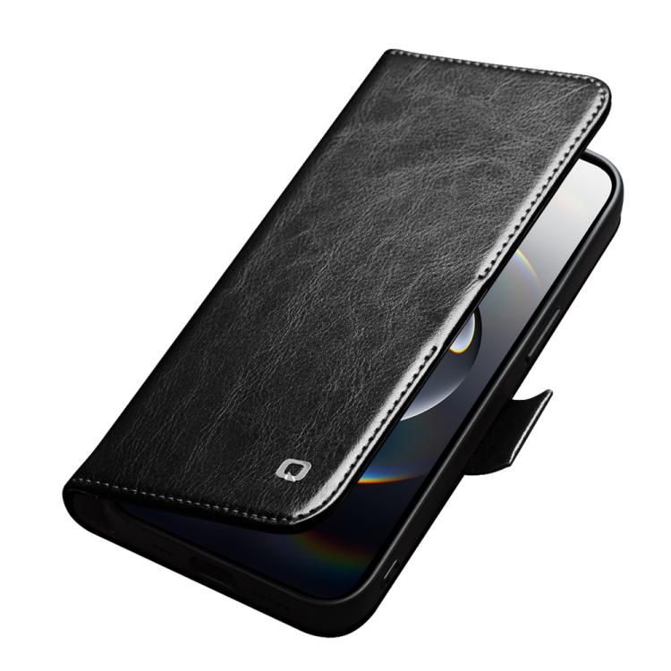 Capa para telemóvel em couro genuíno QIALINO Classic 103 com fivela, para iPhone 17e / 16e, para iPhone 17 Pro Max, para iPhone 17 Pro, para iPhone 17, para iPhone Air, para iPhone 15 Pro Max, para iPhone 15 Plus, para iPhone 15
