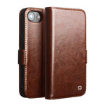 Capa para telemóvel em couro genuíno QIALINO Classic 103 com fivela, para iPhone 17e / 16e, para iPhone 17 Pro Max, para iPhone 17 Pro, para iPhone 17, para iPhone Air, para iPhone 15 Pro Max, para iPhone 15 Plus, para iPhone 15