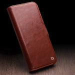 Capa para telemóvel em couro genuíno QIALINO Classic 103 com fivela, para iPhone 17e / 16e, para iPhone 17 Pro Max, para iPhone 17 Pro, para iPhone 17, para iPhone Air, para iPhone 15 Pro Max, para iPhone 15 Plus, para iPhone 15