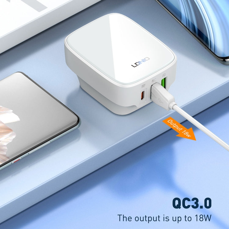 LDNIO Q334 Carregador 32W Tipo-C + Dupla Porta USB com Cabo de Dados Micro USB de 1m, Ficha UE