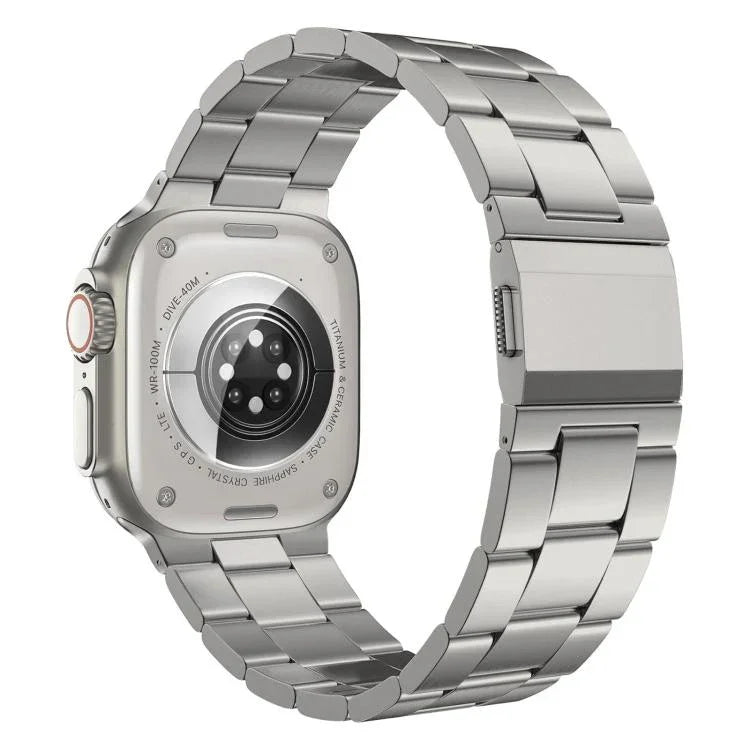 Correia de Relógio em Liga de Titânio com Três Elos e Fecho Norman, Para Apple Watch 46mm / 49mm / 45mm / 44mm