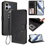 Capa para Telemóvel em Couro com Gato em Relevo e Coração com Alça de Mão, Para iPhone 17e / 16e, Para iPhone 17 Pro Max, Para iPhone 17 Pro, Para iPhone 17