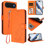 Capa para Telemóvel em Couro com Gato em Relevo e Coração com Alça de Mão, Para iPhone Air, Para iPhone 16 Pro Max, Para iPhone 16 Pro, Para iPhone 16 Plus