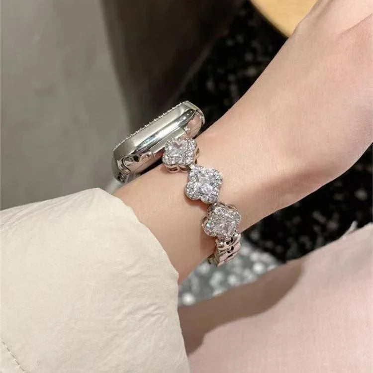 Correia de Relógio em Metal com Diamantes e Trevo de Quatro Folhas xDfind, Para Apple Watch 42 / 44 / 45 / 46 / 49mm, Para Apple Watch 38 / 40 / 41 / S10 42mm