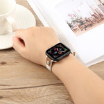 Pulseira de Relógio em Pele Microfibra com Textura Camélia e Rebites, para Apple Watch 46mm / 49mm / 45mm / 44mm, para Apple Watch 42mm / 41mm / 40mm / 38mm
