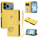 Capa de Telefone em Pele Vegana Floral com Coração de Dupla Camada ZS01 com Alça de Pulso, Para iPhone 17e / 16e, Para iPhone 17 Pro Max, Para iPhone 17 Pro, Para iPhone 17, Para iPhone Air, Para iPhone 16 Pro Max