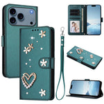 Capa de Telefone em Pele Vegana Floral com Coração de Dupla Camada ZS01 com Alça de Pulso, Para iPhone 17e / 16e, Para iPhone 17 Pro Max, Para iPhone 17 Pro, Para iPhone 17, Para iPhone Air, Para iPhone 16 Pro Max