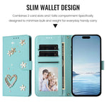 Capa de telemóvel em pele vegana dupla camada com padrão floral em forma de coração e alça de pulso ZS01, para iPhone 16 Pro, para iPhone 16 Plus, para iPhone 16, para iPhone 15 Pro Max, para iPhone 15 Pro, para iPhone 15 Plus