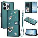 Capa de telemóvel em pele vegana dupla camada com padrão floral em forma de coração e alça de pulso ZS01, para iPhone 16 Pro, para iPhone 16 Plus, para iPhone 16, para iPhone 15 Pro Max, para iPhone 15 Pro, para iPhone 15 Plus