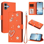 Capa de telemóvel em pele vegana dupla camada com padrão floral em forma de coração e alça de pulso ZS01, para iPhone 16 Pro, para iPhone 16 Plus, para iPhone 16, para iPhone 15 Pro Max, para iPhone 15 Pro, para iPhone 15 Plus