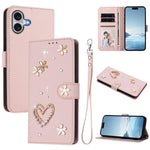Capa de telemóvel em pele vegana dupla camada com padrão floral em forma de coração e alça de pulso ZS01, para iPhone 16 Pro, para iPhone 16 Plus, para iPhone 16, para iPhone 15 Pro Max, para iPhone 15 Pro, para iPhone 15 Plus