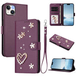 Capa de telemóvel em pele vegana dupla camada com padrão floral em forma de coração e alça de pulso ZS01, para iPhone 16 Pro, para iPhone 16 Plus, para iPhone 16, para iPhone 15 Pro Max, para iPhone 15 Pro, para iPhone 15 Plus