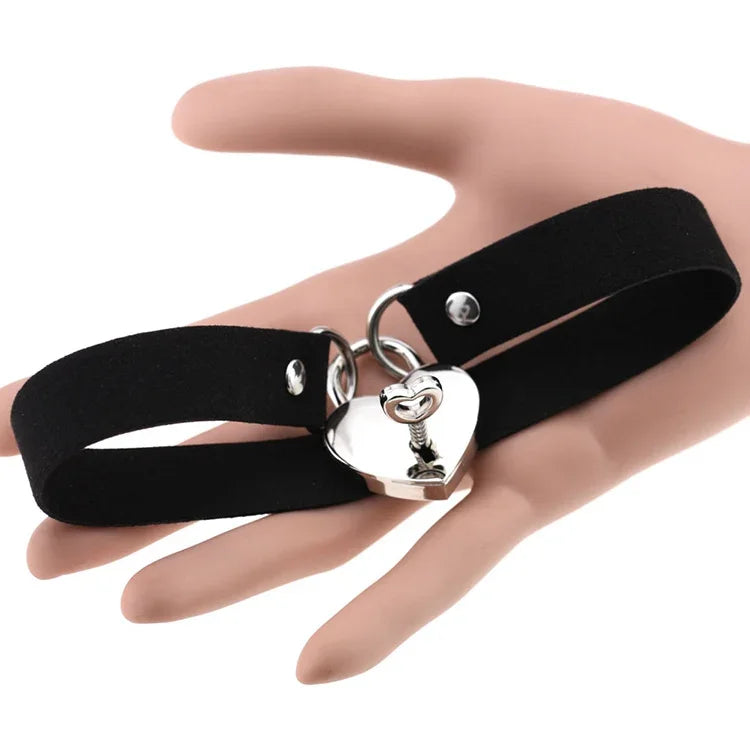 Colar de Flanela Sexy Estilo Punk Simples com Fecho de Coração, Entrega de Cor Aleatória, XSXQ