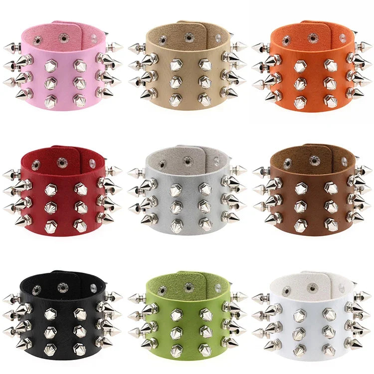 2 PCS Pulseira de Couro com Rebites em 3 Fileiras e Ponta Cónica Exagerada Estilo Punk Europeu e Americano, Entrega de Cor Aleatória