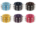 2 PCS Pulseira de Couro com Rebites em 3 Fileiras e Ponta Cónica Exagerada Estilo Punk Europeu e Americano, Entrega de Cor Aleatória