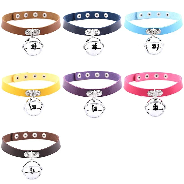 2 PCS Colar de Couro Estilo Punk Japonês com Sino e Pendente para Pescoço Feminino, Entrega de Cor Aleatória, LD01