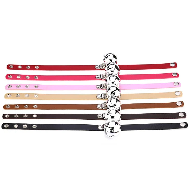 2 PCS Colar de Couro Estilo Punk Japonês com Sino e Pendente para Pescoço Feminino, Entrega de Cor Aleatória, LD01