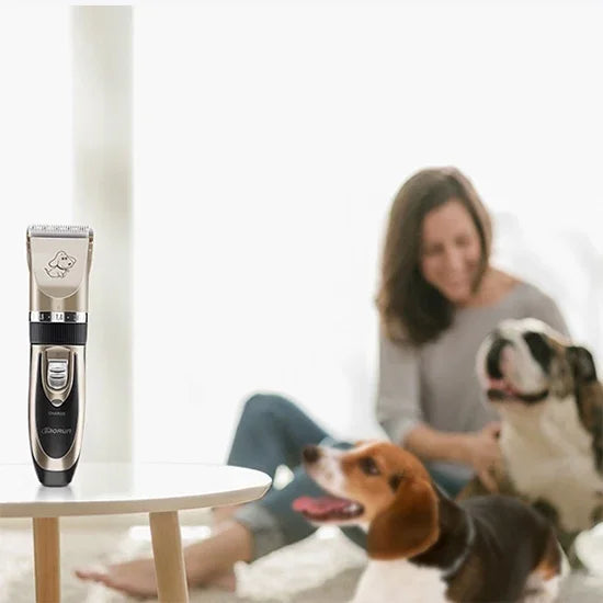 Tesoura Elétrica Profissional para Animais P2 110-240V com Lâminas de Cerâmica e Titânio, Máquina de Cortar Pelo para Animais com Quatro Pentes, Tesoura de Cerâmica e Titânio