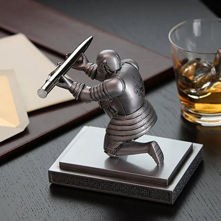 Executive Knight Shape Creative Household Office Desktop Storage Pen Holder