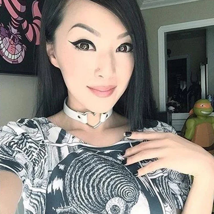 Colar Choker Feminino Punk com Forma de Coração em Pele PU Harajuku Japonesa, Entrega de Cor Aleatória, TXXQ