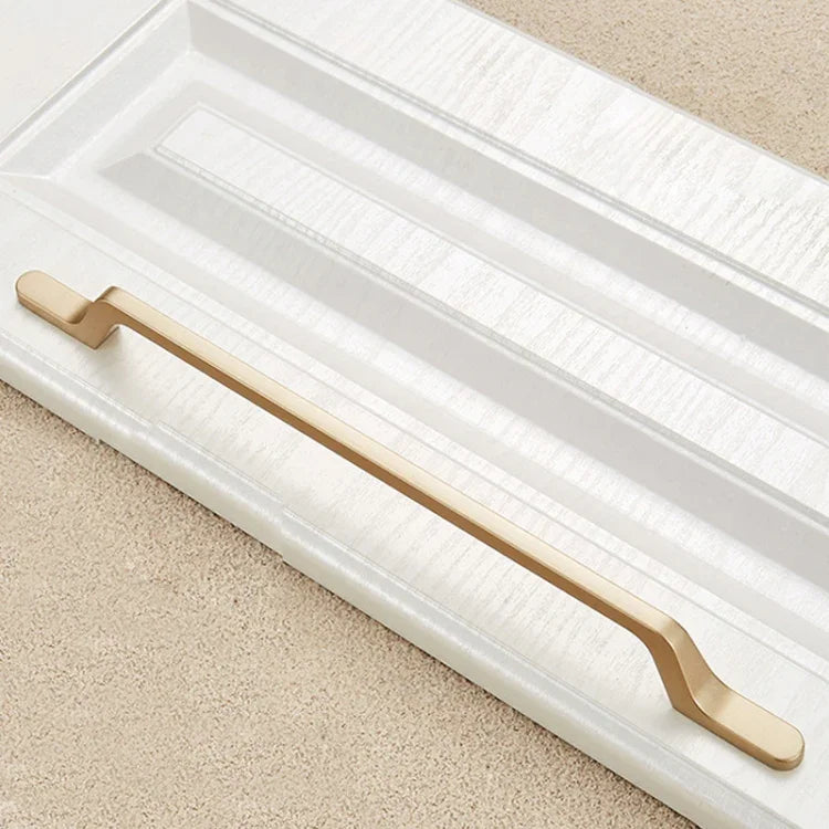 Puxador Moderno Simples para Porta de Armário, Gaveta e Roupeiro em Liga de Zinco, Modelo 9008-224, 9008-224