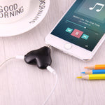 Adaptador divisor multifunções em forma de coração com ficha jack 3,5mm 1 macho para 2 fêmeas com porta-chaves para iPhone, iPad, iPod, Samsung, Xiaomi, HTC e outros produtos eletrónicos digitais com interface áudio 3,5 mm