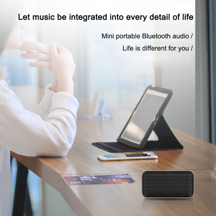 BT209 Altifalante Bluetooth Portátil Ultra-fino Mini para Exterior, Suporta Cartão TF & Chamadas Mãos Livres, Prateado