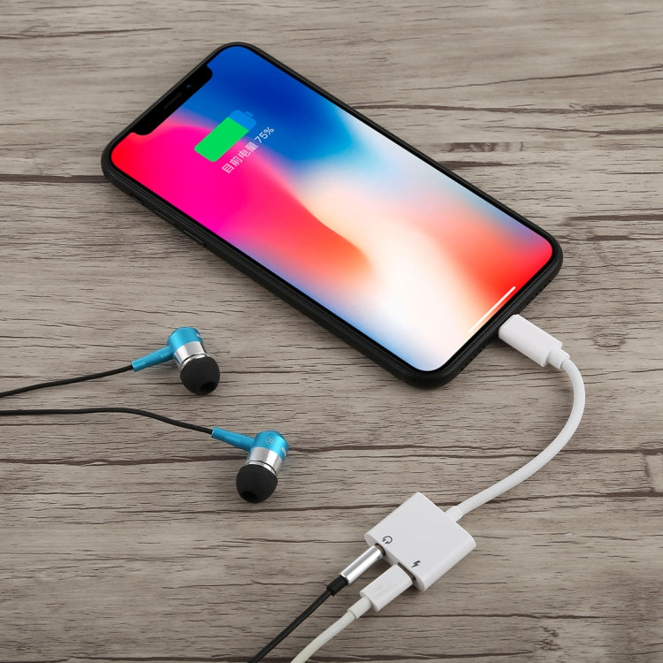 Adaptador de Áudio e Carregamento 2 em 1 Fêmea 8 Pinos + Fêmea 3,5mm para Macho 8 Pinos GL011