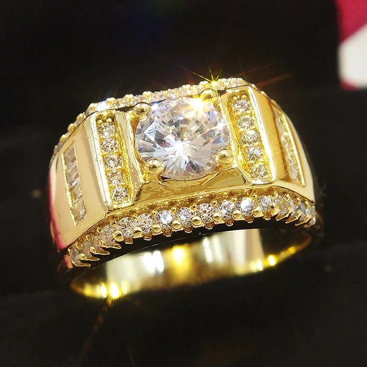 Anel masculino de diamante com banho de ouro dourado novo estilo + zircão AAA incrustado com strass, tamanho: 7, diâmetro: 17,3mm, perímetro: 54,4mm, diâmetro: 17,3mm