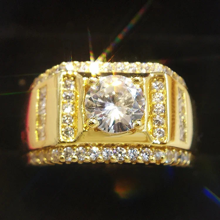 Anel masculino de diamante com banho de ouro dourado novo estilo + zircão AAA incrustado com strass, tamanho: 7, diâmetro: 17,3mm, perímetro: 54,4mm, diâmetro: 17,3mm