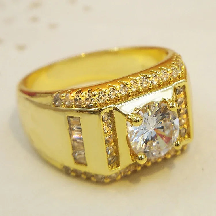 Anel masculino de diamante com banho de ouro dourado novo estilo + zircão AAA incrustado com strass, tamanho: 7, diâmetro: 17,3mm, perímetro: 54,4mm, diâmetro: 17,3mm
