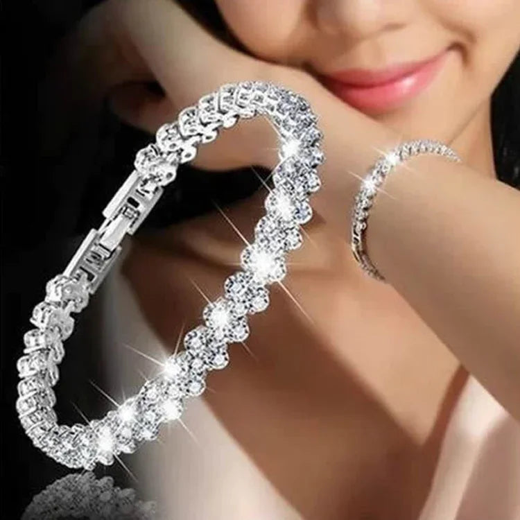 Pulseira Feminina Glamourosa com Cristais e Diamantes Artificiais para Casamento, Noivado, Dia da Mãe e Presente de Aniversário, Diâmetro: 5,25 cm, Perímetro: 16,5 cm, Prateado