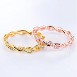 Anel Feminino Simples e Estiloso com Torção e Strass Completo (Tamanho EUA: 8), Tamanho EUA: 8