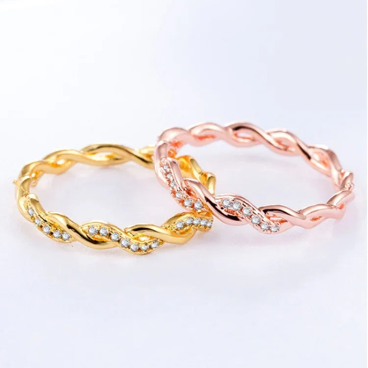 Anel Feminino Simples e Estiloso com Torção e Strass Completo (Tamanho EUA: 8), Tamanho EUA: 8