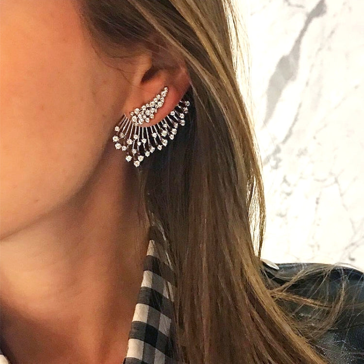 1 Par Brincos Assimétricos de Estudo em Forma de Flor Prateada com Diamante para Mulher