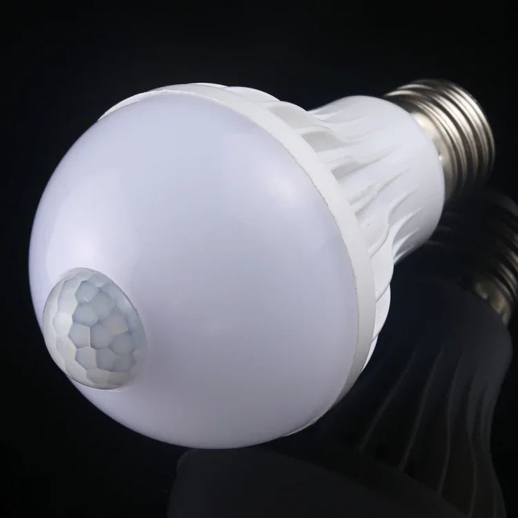 Lâmpada LED E27 7W 16 LEDs SMD 5730 450LM com Sensor de Movimento Infravermelho, Distância do Sensor: 4-6m, AC 220V, E27 7W Luz Branca