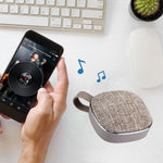 Coluna estéreo Bluetooth portátil X25 com design em tecido, microfone incorporado, suporte para chamadas mãos-livres, cartão TF e entrada AUX, distância Bluetooth: 10m