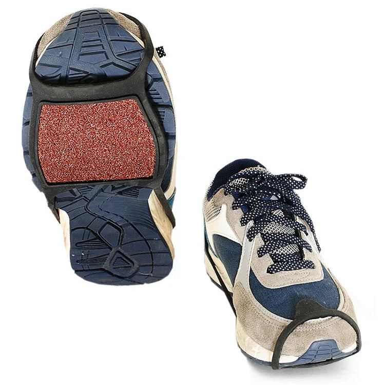 Um par de capas antiderrapantes para sapatos ao ar livre com dupla face e textura grossa para gelo e neve