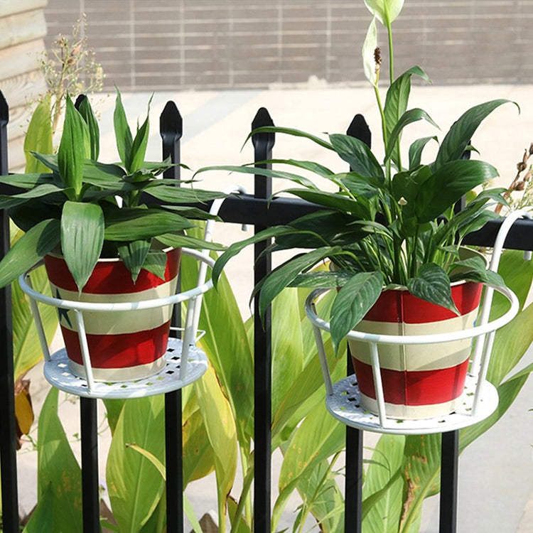 Prateleiras para plantas em vaso suspensas em grade metálica de ferro