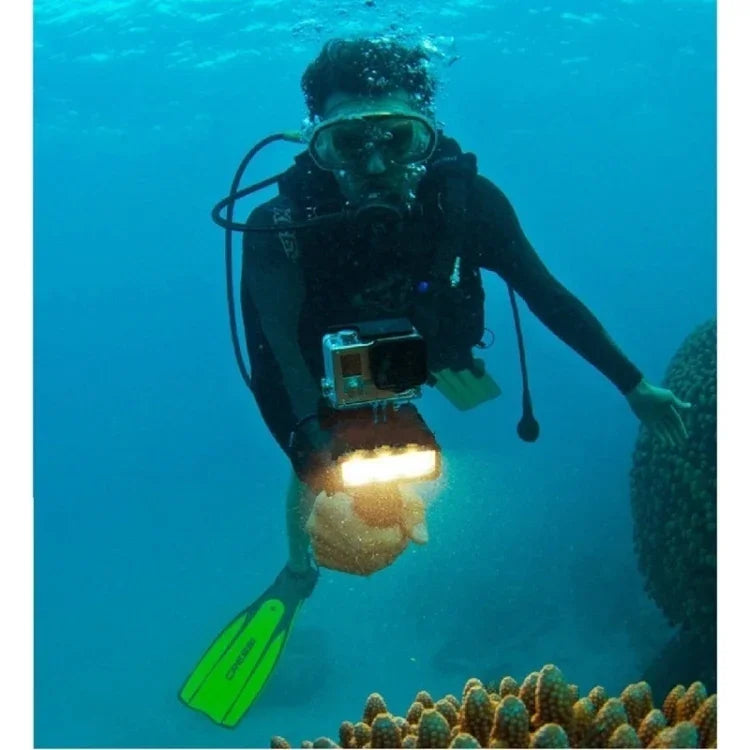 Luz de Vídeo Impermeável 30M com 3 Modos, Lanterna com Base e Parafuso para GoPro, Insta360, DJI e Outras Câmaras de Ação, Impermeável 30M