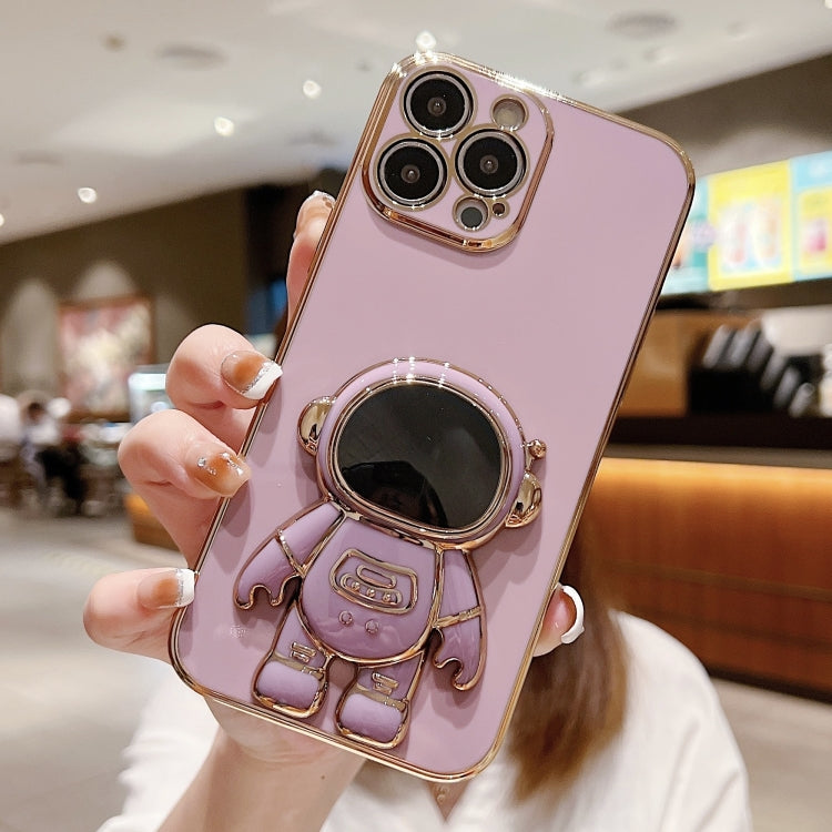 Capa para telemóvel com suporte de astronauta eletroplatinado, para iPhone 17e / 16e, para iPhone 17 Pro Max, para iPhone 17 Pro, para iPhone 17, para iPhone Air, para iPhone 16 Pro Max, para iPhone 16 Pro, para iPhone 16 Plus