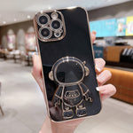 Capa para telemóvel com suporte de astronauta eletroplatinado, para iPhone 17e / 16e, para iPhone 17 Pro Max, para iPhone 17 Pro, para iPhone 17, para iPhone Air, para iPhone 16 Pro Max, para iPhone 16 Pro, para iPhone 16 Plus